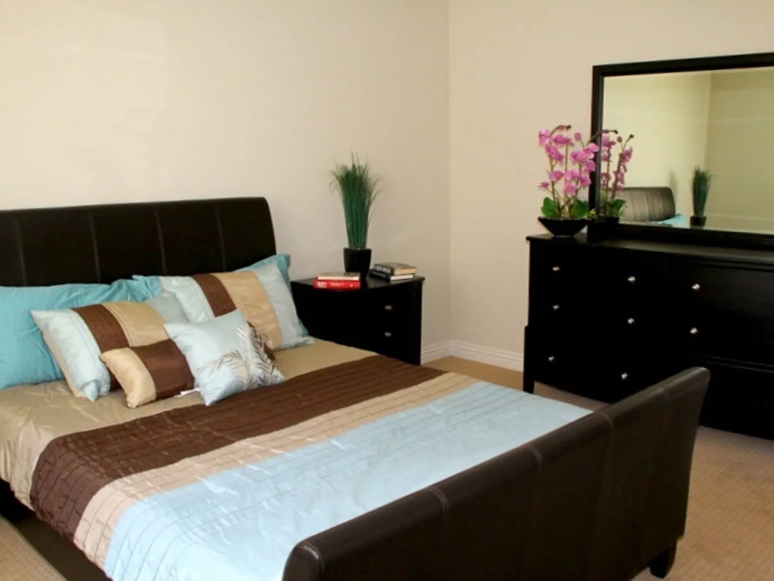 Chandler Court Apartments. Now Leasing! — Photo 2