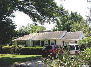 34 Norwich St, Huntington Station, NY 11746