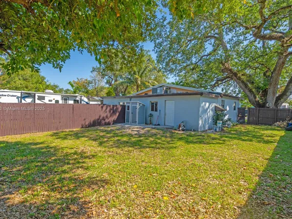 4111 SW 33rd St, West Park, FL 33023