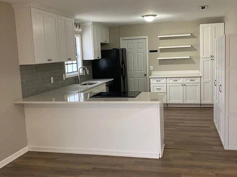311 Dixie Dr — Photo 5