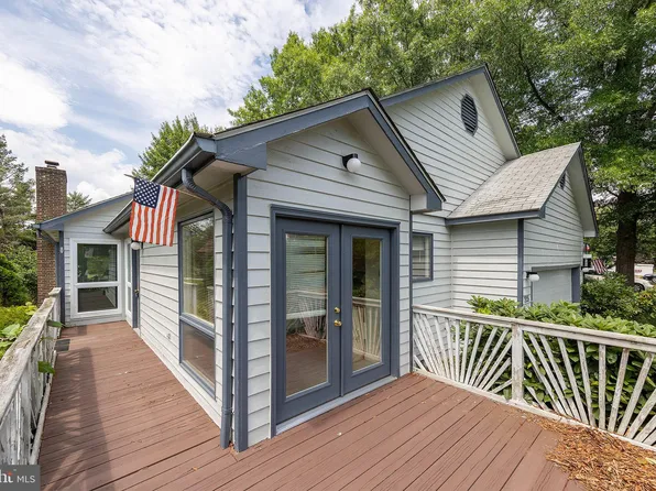 325 Masters Dr, Cross Junction, VA 22625