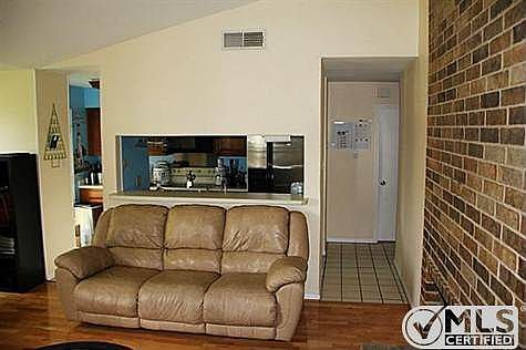 4th image of 1904 Cloisters Dr APT 420