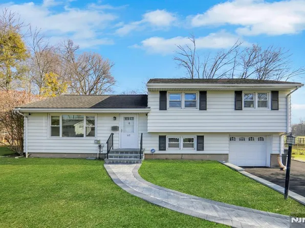 117 Brookview Ter, Bergenfield, NJ 07621