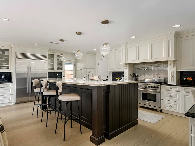 1521 Crestline Dr — Photo 5