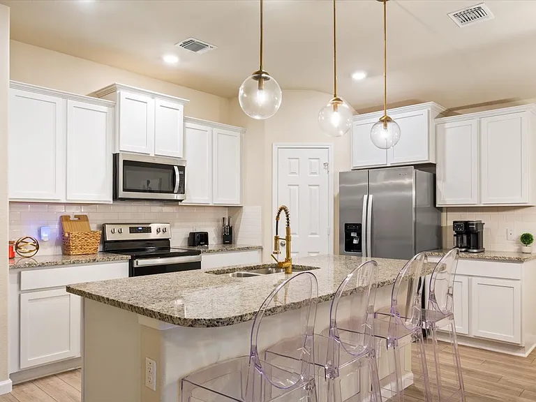 3105 Beutel Rd — Photo 2