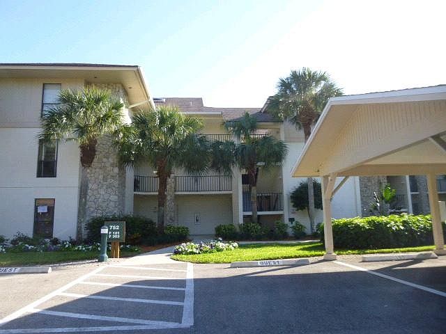 1st image of 752 Eagle Creek Dr Unit 123