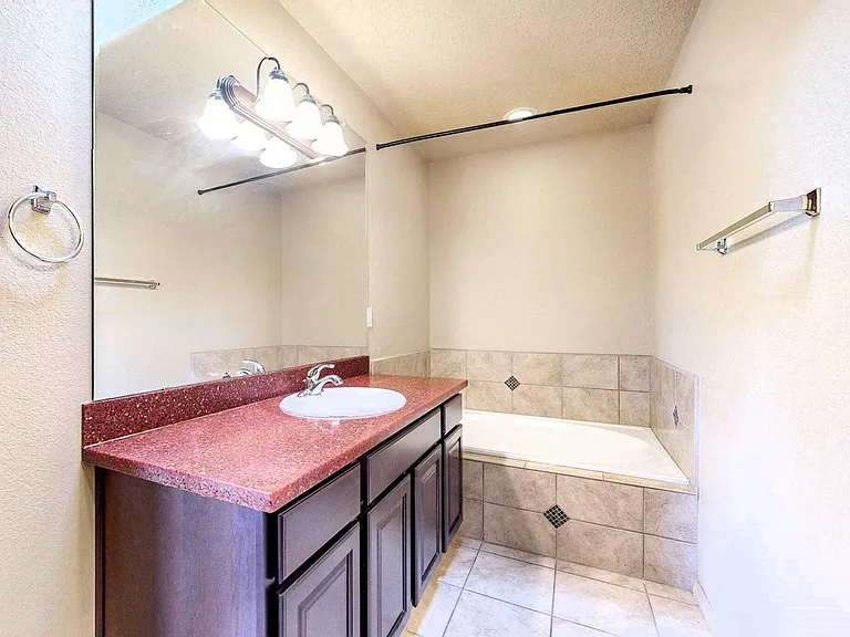 5700 Strand Loop SE — Photo 22