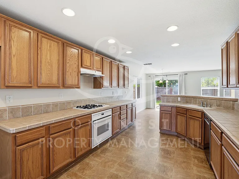 1368 Paddington Way — Photo 13