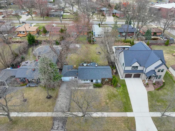 1709 Derby Rd, Birmingham, MI 48009