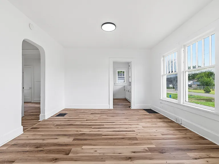 2446 Morton St — Photo 10