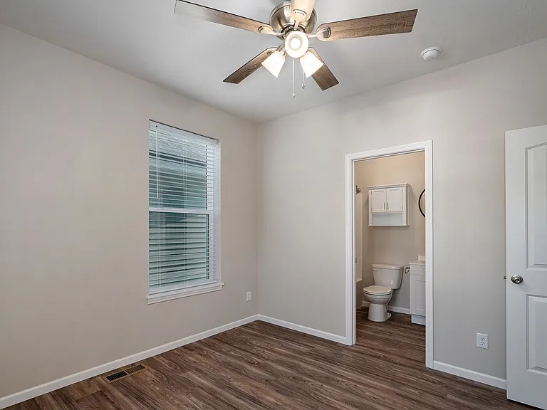 308 S Hampton Ave — Photo 24