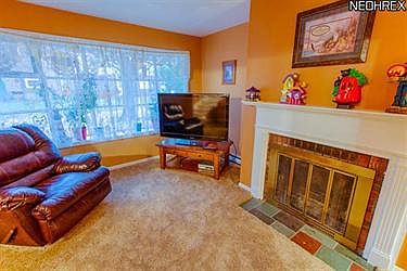 4th image of 15 Meadowlawn Dr Unit 3