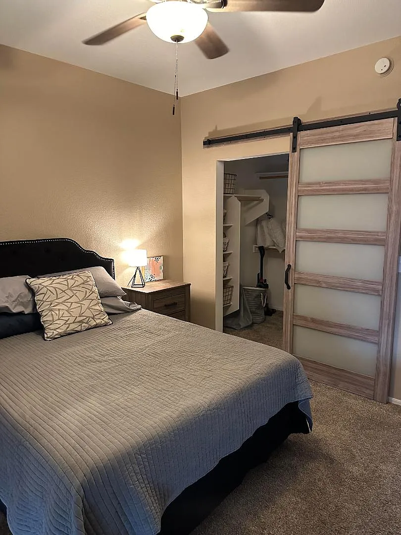 2929 W Yorkshire Dr - Yorkshire 1020 — Photo 1