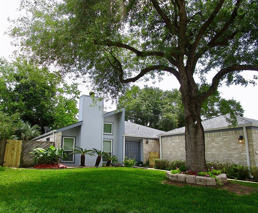 1st image of 15415 Linkshire Dr