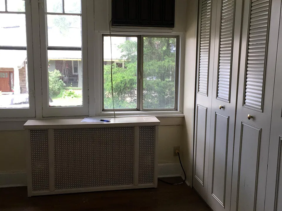 Entry way with abundant size coat closet
