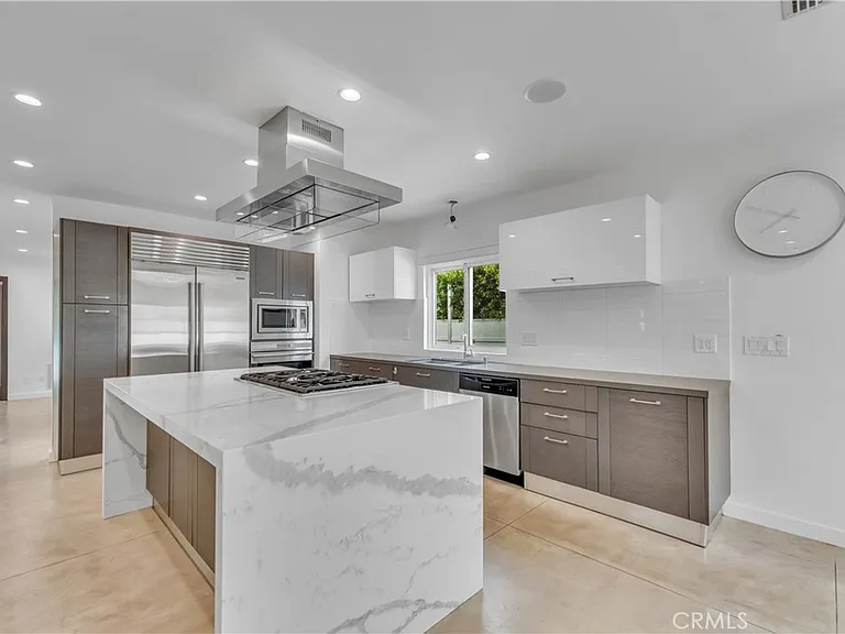 4925 Nagle Ave — Photo 6