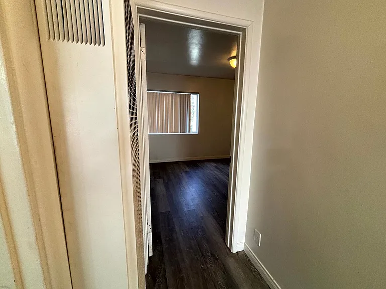 1935 Cloverfield Blvd — Photo 47