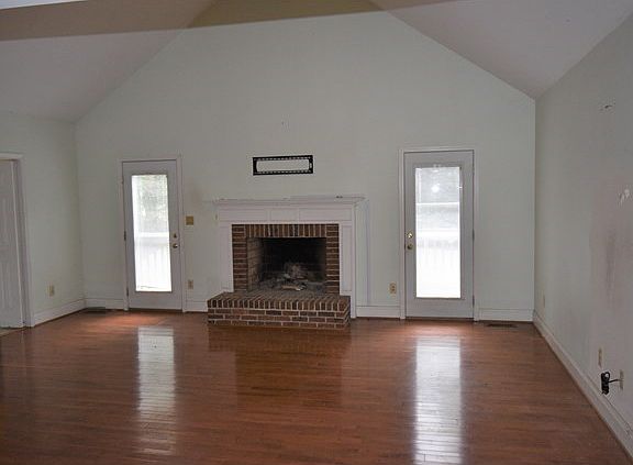 3rd image of 101 Barrett Dr