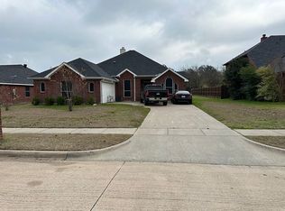 253 Cobblestone Cir, Red Oak, TX 75154