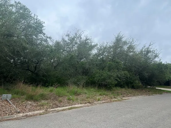 487 Augusta Dr, Rockport, TX 78382