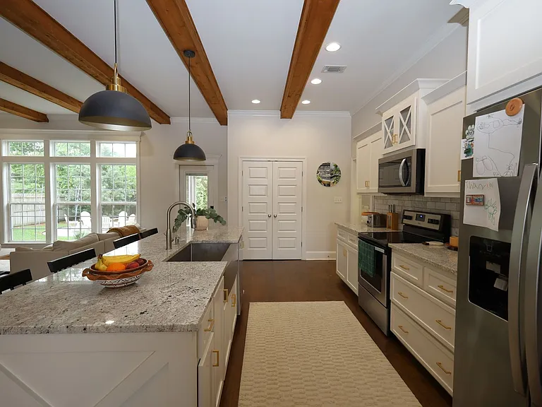 4025 Gramercy Dr — Photo 7