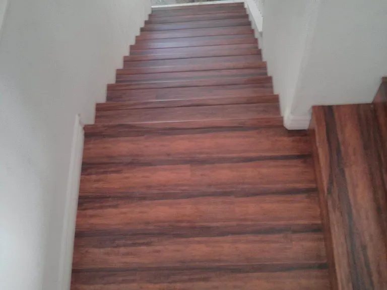 Stairs - easy to clean
Entrance area - Tile floor and easy to clean too