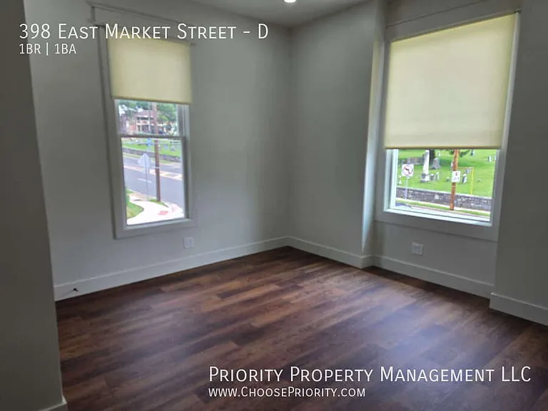 398 E Market St #D — Photo 15