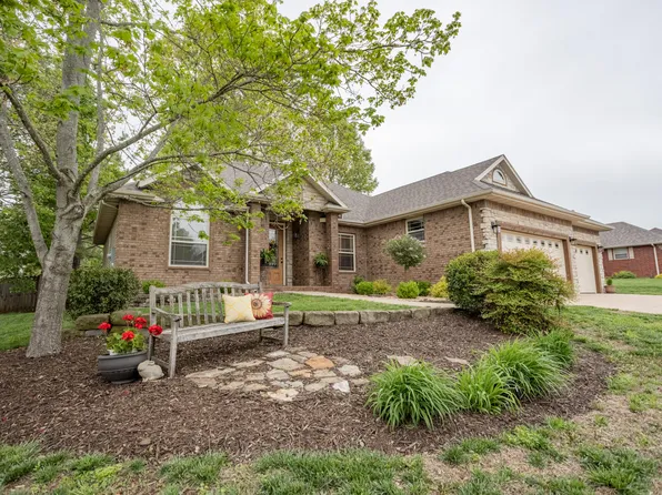 1733 E Charles Street, Republic, MO 65738