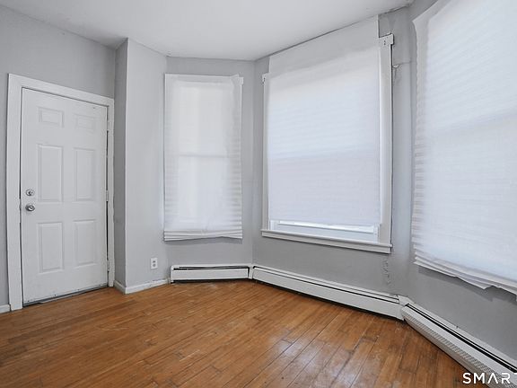 5th image of 584 Kossuth Street