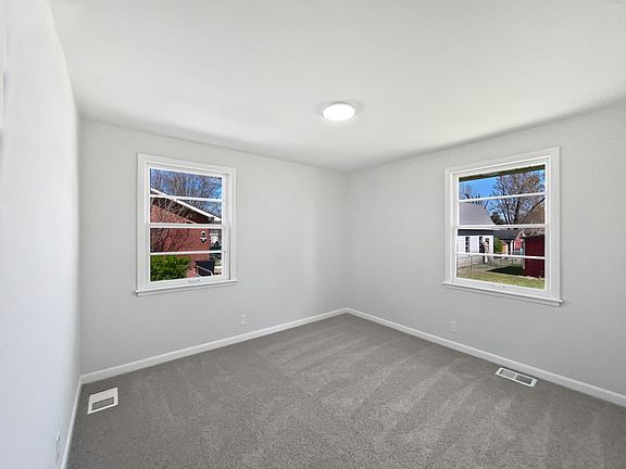 5th image of 911 Brookfield Dr