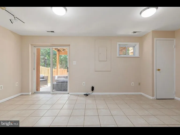 Silver Maple Ct — Photo 10