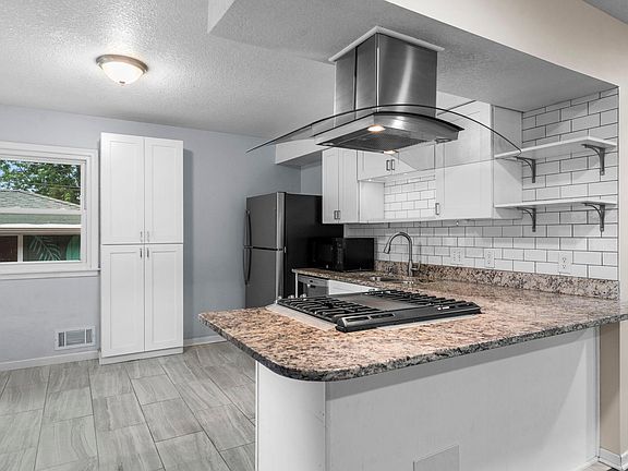 3rd image of 2063 Coral Ln