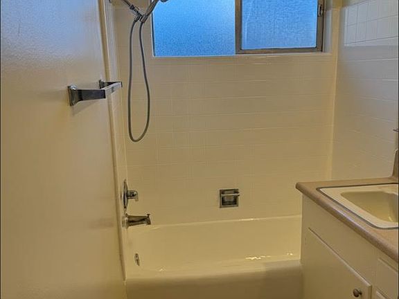 4th image of 3906 La Crescenta Ave APT 1