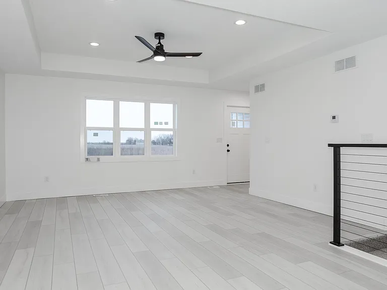 1527 Duncannon Dr — Photo 11