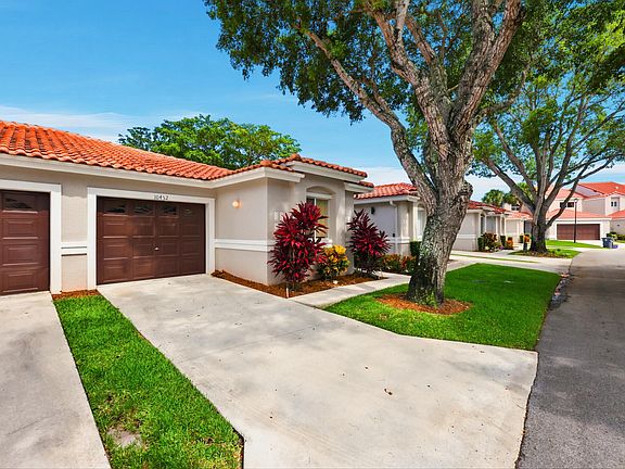3rd image of 10432 Lake Vista Circle