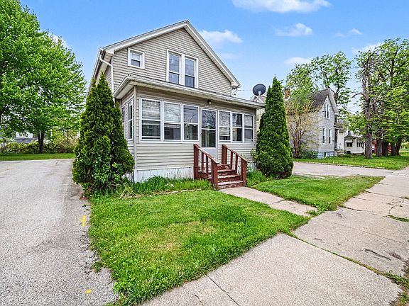 3rd image of 2634 N Michigan Ave #1