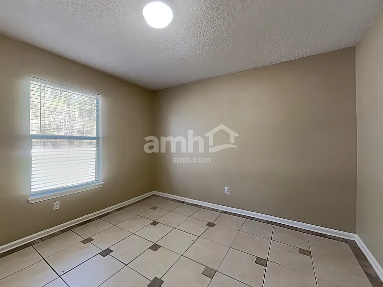 2064 Hunters Trace Cir — Photo 15
