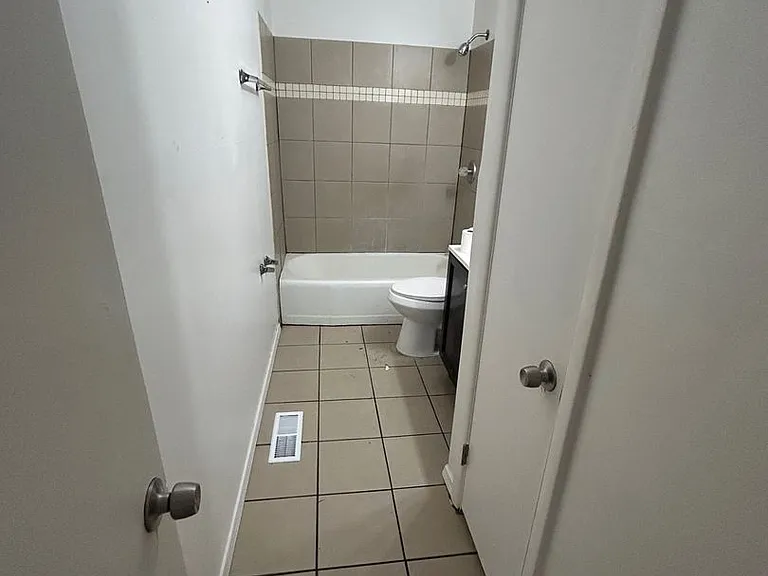 1162 Smith St — Photo 3