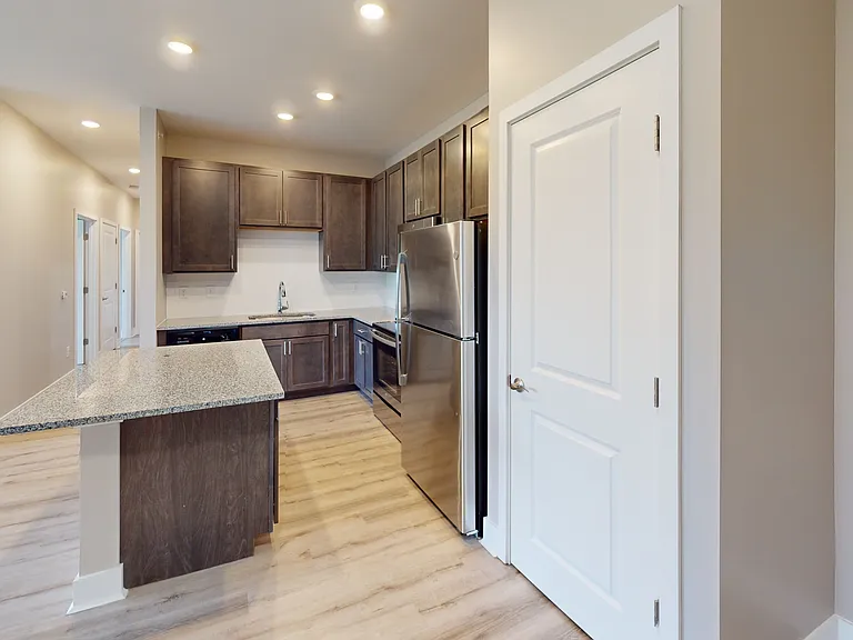 Alexander Pointe Apartments — Photo 41