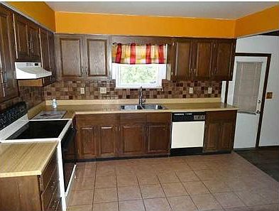 5th image of 6109 Darby Ln