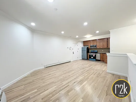 Rented by Realty 2000 Corp | media 6