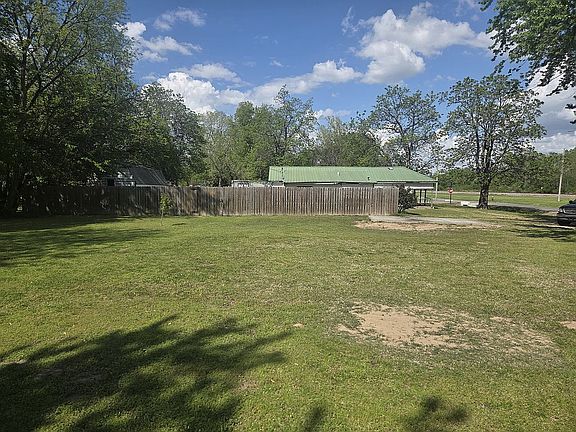 4th image of 520 NW Main St