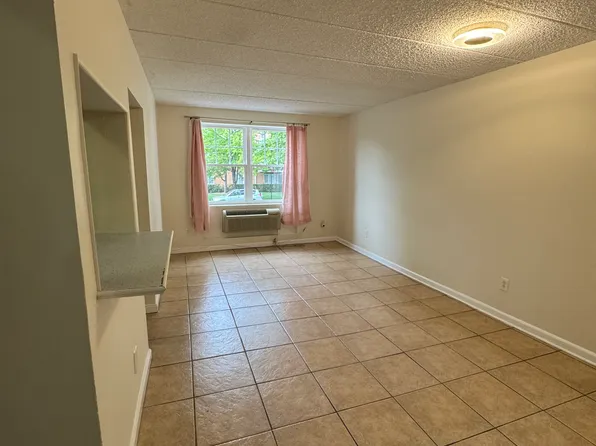999 Forest Ave APT 1B, Staten Island, NY 10310