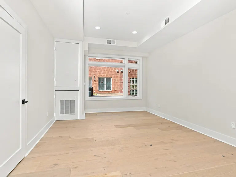 919 12th St NE — Photo 4