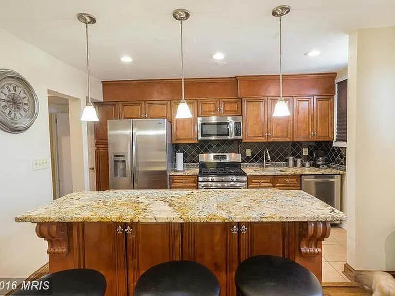 1740 Lang Pl NE — Photo 2