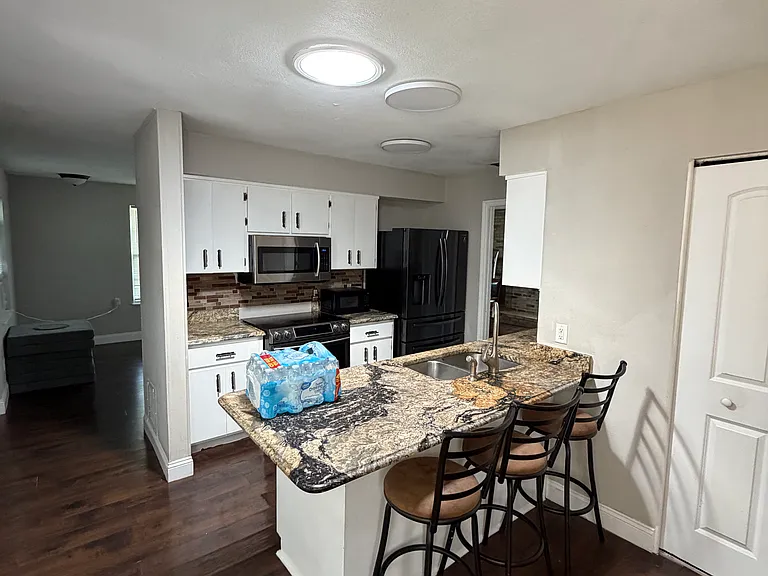 1405 Paula Dr — Photo 7