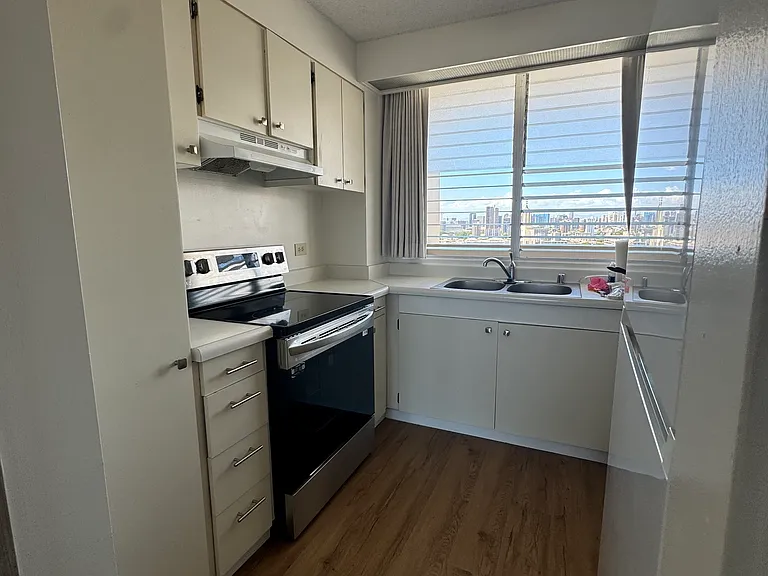 1212 Punahou St #1403 — Photo 4