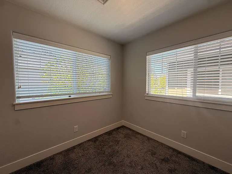 5711-5713 Honey Bee St S — Photo 14