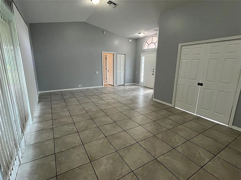 3 bed, 2.0 bath, 1577 sqft, $1,920 — Photo 3
