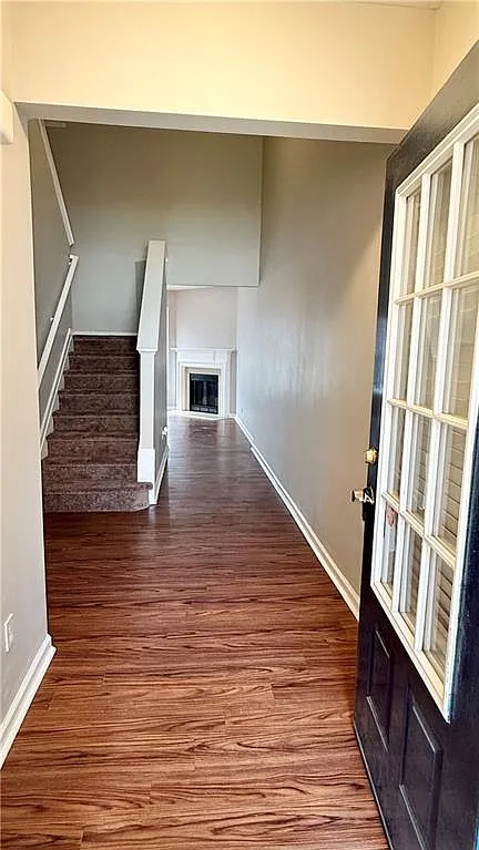 3 bed, 2.5 bath, 1996 sqft, $2,295 — Photo 3
